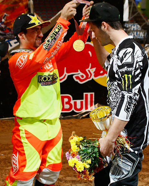 Javier Villegas celebrates the World Title with the new 2012 Champion Remi Bizouard